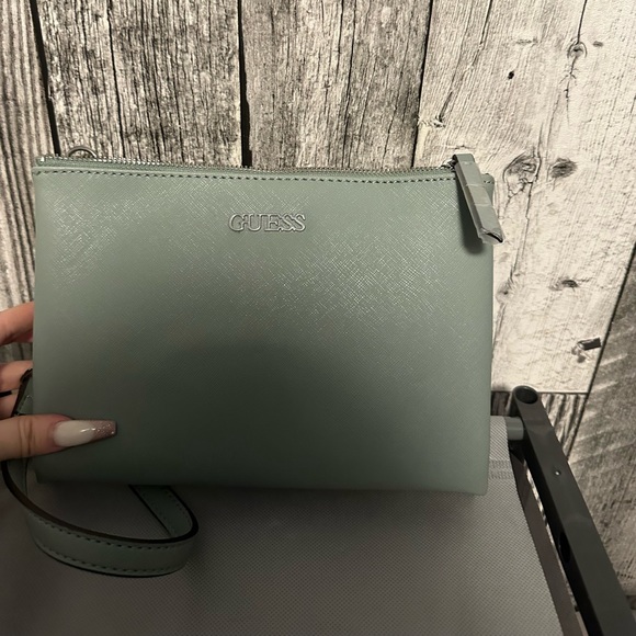 Green Guess mini purse - Picture 3 of 4